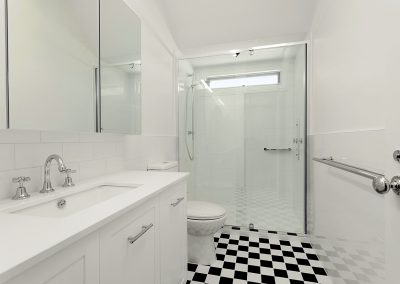 Cotter-St-upstairs-bathroom